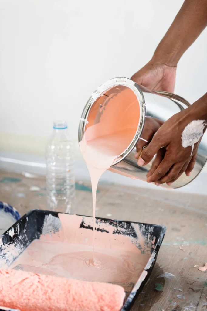 Las pinturas naturales se fabrican a partir de minerales o vegetales.